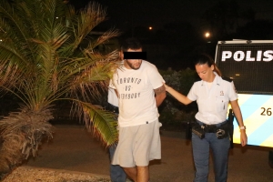Droga haya den auto durante control y homber a resisti cu polis