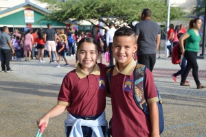 Aña  escolar nobo a cuminsa pa mayoria di mucha na Aruba 