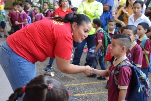 Aña  escolar nobo a cuminsa pa mayoria di mucha na Aruba 