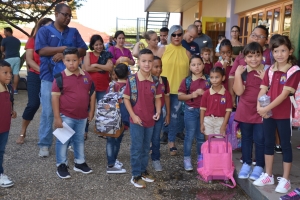 Aña  escolar nobo a cuminsa pa mayoria di mucha na Aruba 