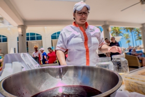 Bishitantenan a disfruta di un Management Cocktail Party na Riu Palace Aruba 
