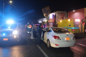 Auto a dal basta duro tras di otro dilanti stadion Dakota