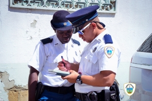 Polis lo tene control severo den Oranjestad otro siman  
