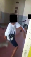 Video di dos hoben batiendo un adicto ambulante ta creando rabia den comunidad