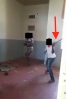Caso di e hobennan cu ta bati homber, ta den man di polis 
