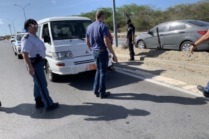 Polis a detene dama cu a horta autobus