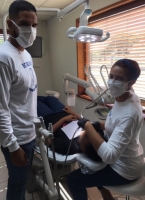 Kiwanis Club of Aruba su proyecto ‘smile makers’ a cuida sonrisa di varios mucha