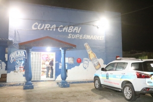 Tres homber arma a tira atraco riba Cura Cabay Supermarket
