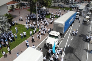 Trahadornan di MetaCorp a blokia caya dilanti Bestuurskantoor pa protesta