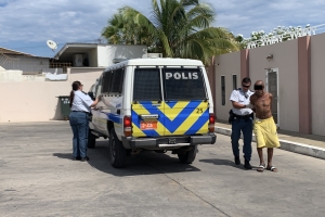 Homber burachi a bay busca problema na dokter
