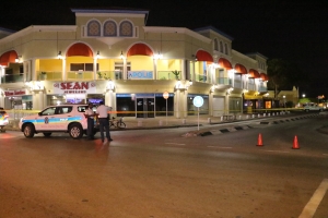 Homber a sak den otro pabou di Royal Plaza y fayece