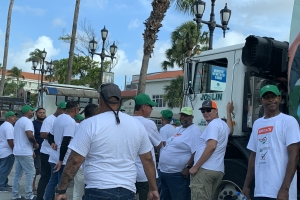 Trahadornan di MetaCorp a continua cu protesta dilanti Parlamento
