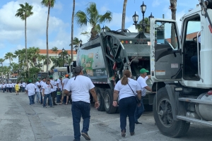 Trahadornan di MetaCorp a continua cu protesta dilanti Parlamento