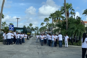 Trahadornan di MetaCorp a continua cu protesta dilanti Parlamento