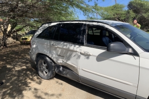 Dos auto a accidenta na crusada Caya Musica