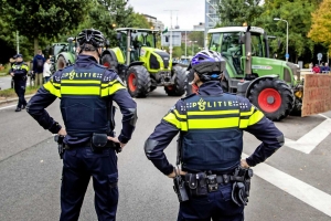 Miles di cunukero Hulandes rabia a mobilisa pa Den Haag pa protesta 