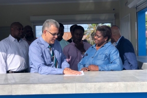 Gobierno a entrega di dos fase construccion Carnival Village  
