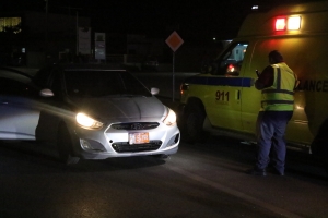Auto a dal peaton crusando caminda panort di rotonde Ponton