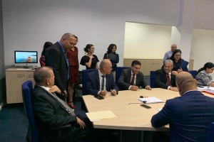 Acuerdo pa 500 miyon florin firma pa companianan di utilidad