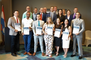 Graduadonan di SVb a ricibi nan diploma di specialista den salud ocupacional