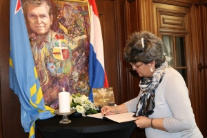 Arubahuis a habri registro di condolencia pa Padu Lampe  