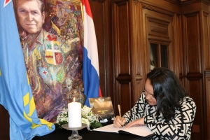 Arubahuis a habri registro di condolencia pa Padu Lampe  