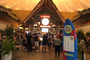 Apertura oficial di “5 O'Clock Somewhere Bar & Grill” na Renaissance Marketplace