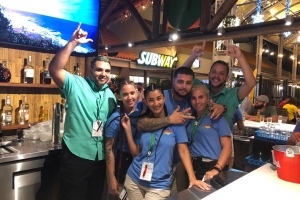 Apertura oficial di “5 O'Clock Somewhere Bar & Grill” na Renaissance Marketplace
