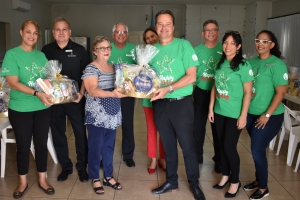 Wind Creek Hospitality a regala 250 famia un macutu di pasco
