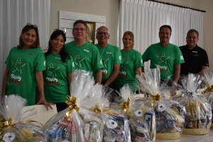 Wind Creek Hospitality a regala 250 famia un macutu di pasco