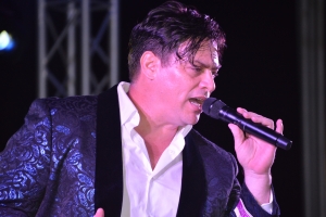 Izaline, Boy y Tony a haci nan cos den Christmas Under the Stars
