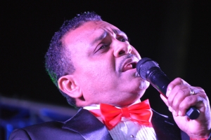 Izaline, Boy y Tony a haci nan cos den Christmas Under the Stars
