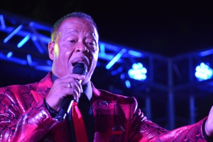 Izaline, Boy y Tony a haci nan cos den Christmas Under the Stars