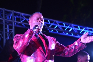 Izaline, Boy y Tony a haci nan cos den Christmas Under the Stars
