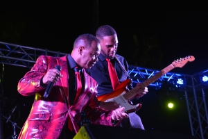 Izaline, Boy y Tony a haci nan cos den Christmas Under the Stars
