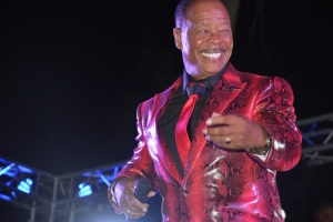Izaline, Boy y Tony a haci nan cos den Christmas Under the Stars