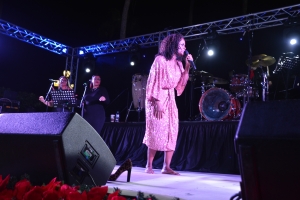 Izaline, Boy y Tony a haci nan cos den Christmas Under the Stars