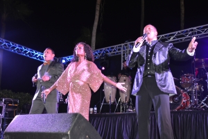 Izaline, Boy y Tony a haci nan cos den Christmas Under the Stars