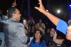 Izaline, Boy y Tony a haci nan cos den Christmas Under the Stars