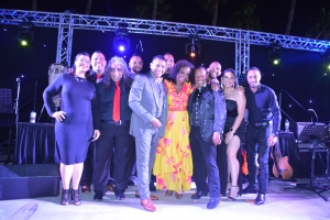 Izaline, Boy y Tony a haci nan cos den Christmas Under the Stars