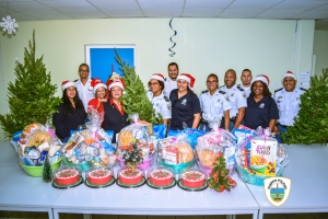Districto 1 di polis di  Oranjestad a bolbe yuda 5 famia pa temporada di Pasco 