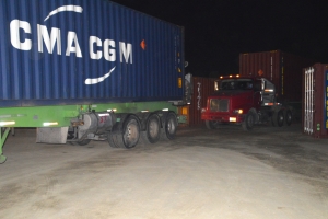 A transporta prome containernan di klapchi pa benta awe marduga