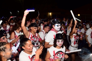 Dies grupo ta participa den Parada di Flambeu diasabra na Playa