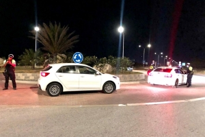 Polis motorisa a duna 30 multa despues di Fakkel