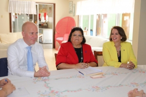 Minister Knops sumamente impresiona cu trabou di FHMD  
