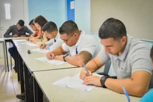KPA buscando hoben cu kier studia pa bira polis na Aruba 