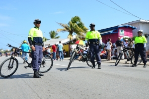 Prohibi pa core cu bicicleta den parada 