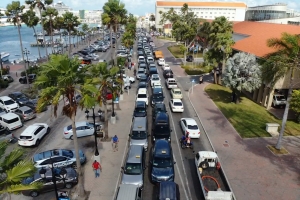 Taxistanan a protesta dilanti Bestuurskantoor awe mainta