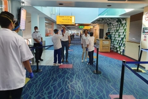 Aeropuerto a cuminsa 100% screening di pasaheronan cu yega Aruba pa COVID-19