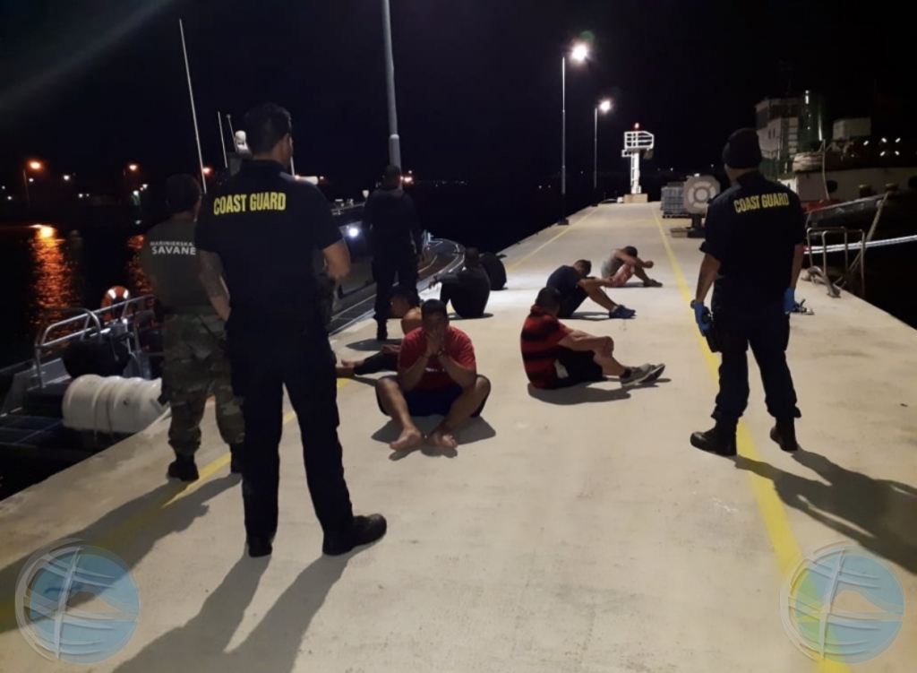 Polis maritimo a gara 6 Venezolano ilegal yegando Aruba